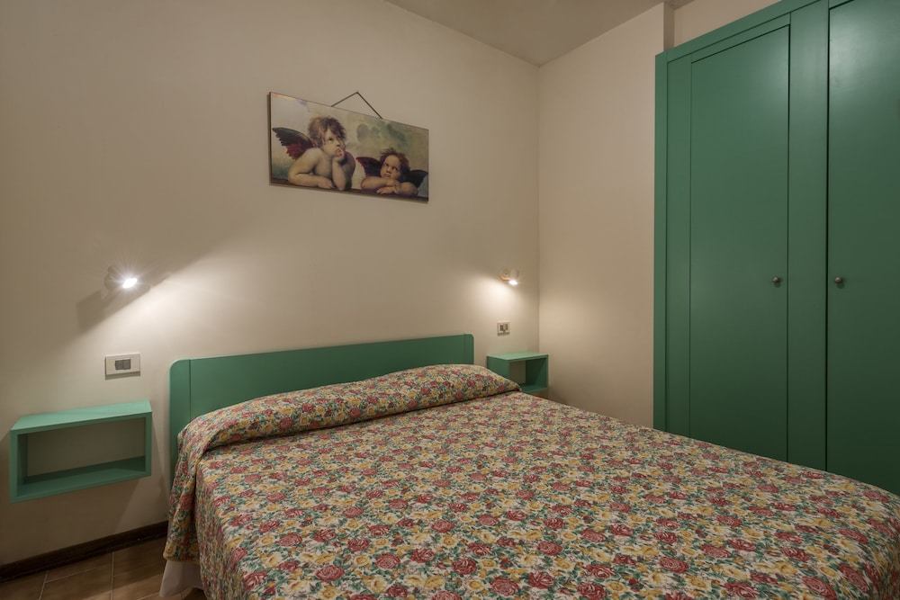 Apartment, 2 Bedrooms, Terrace - Photo 1