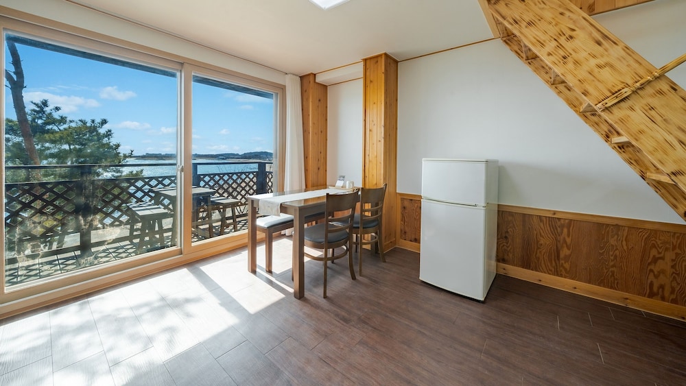 Basic Room, 1 Bedroom (Room 203(Ocean View /BBQ /Terras))