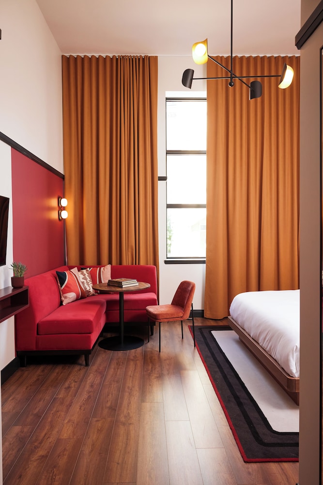 Premium Room, 1 King Bed, Non Smoking photo 3