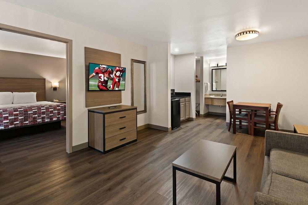 Suite, 1 King Bed with Sofa bed, Non Smoking (2 Room) - Photo 4