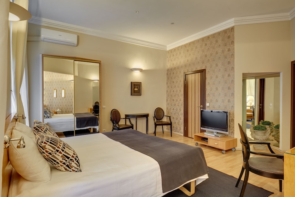 Deluxe Double Or Twin Room, City View photo 3