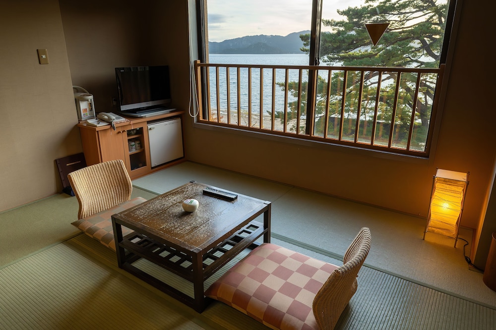 Lake Tazawa view Japanese/Western style twin room,Non smorking photo 3