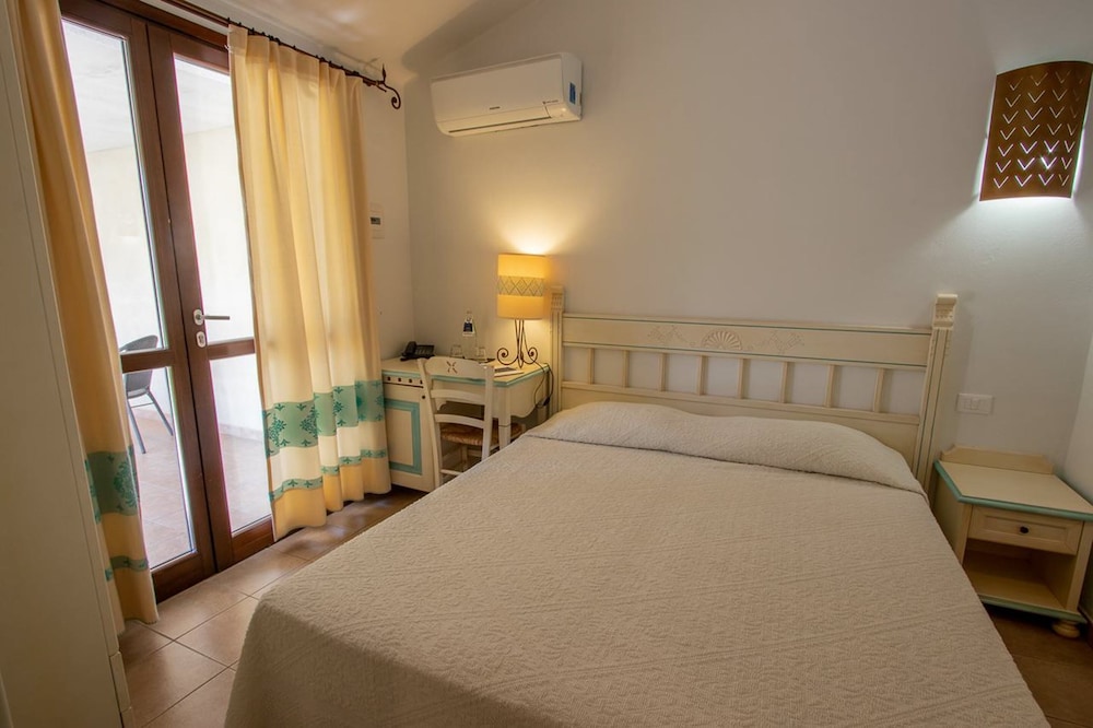 Standard Double or Twin Room photo 2