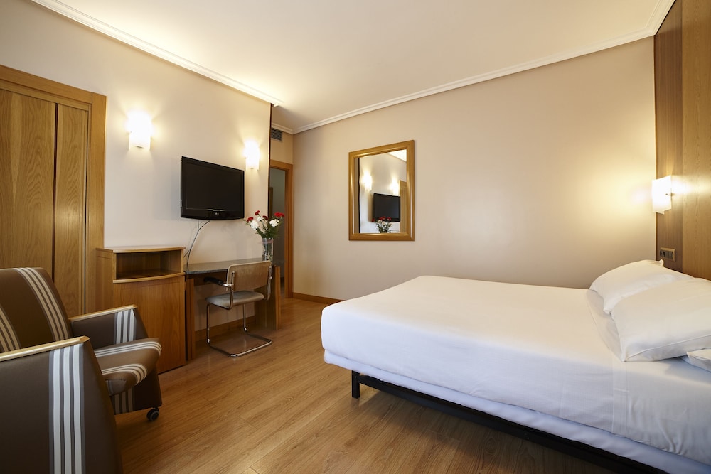 Double or Twin Room - Photo 5