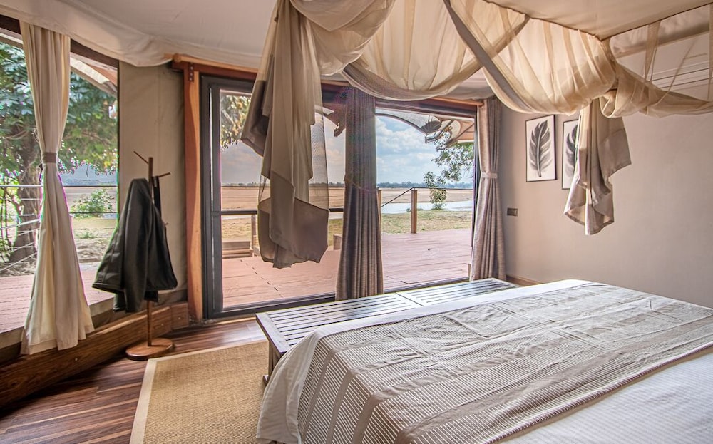 Family Tent, 2 Bedrooms, Patio, River View photo 3