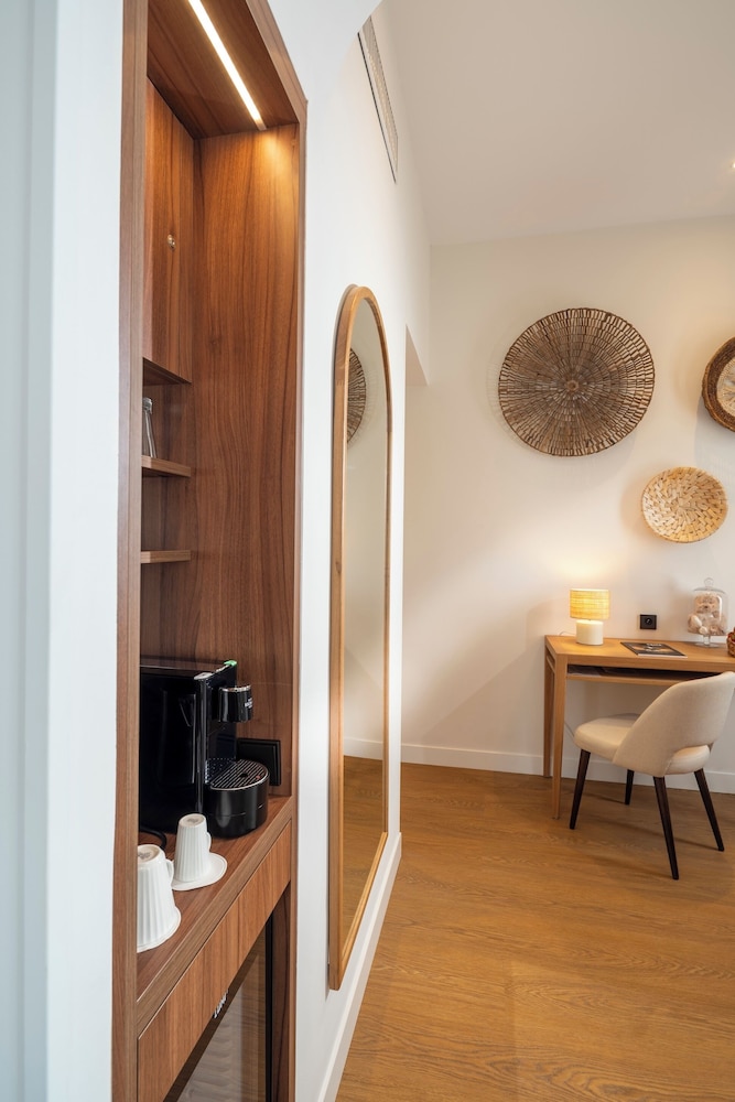 Junior Suite, 1 Bedroom, City View photo 3