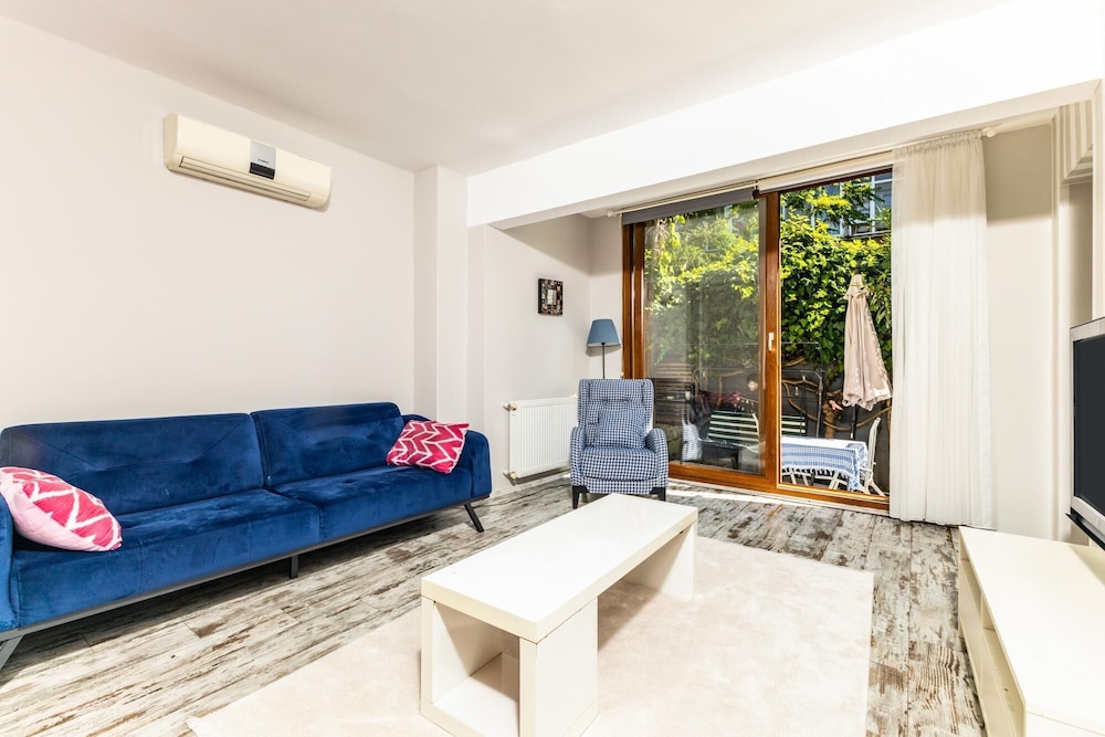 Apartment photo 1