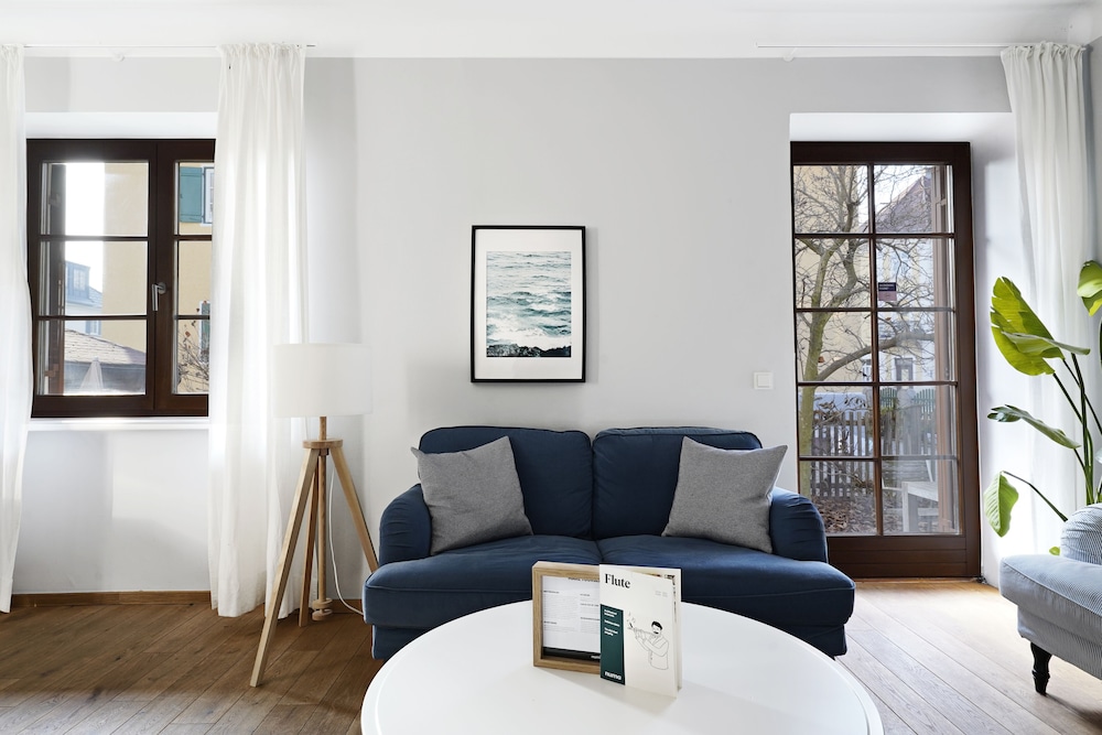 XL 3 Bedroom Apartment, Sofa Bed, Balcony - Photo 3