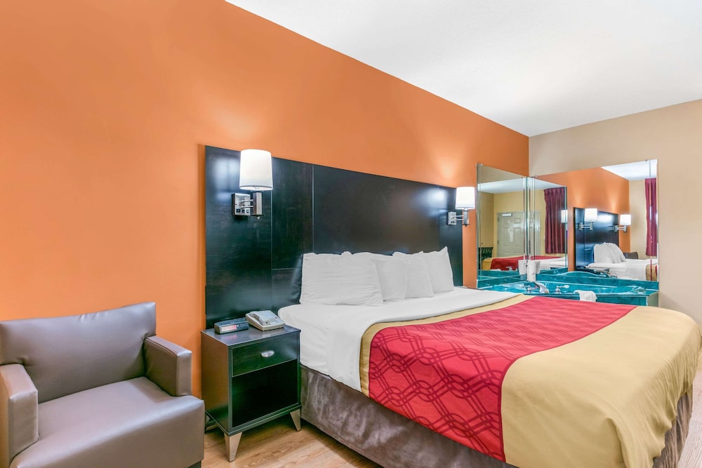 Suite, 1 King Bed, Non Smoking, Jetted Tub - Photo 1