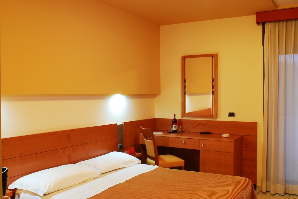 Standard Double or Twin Room photo 1