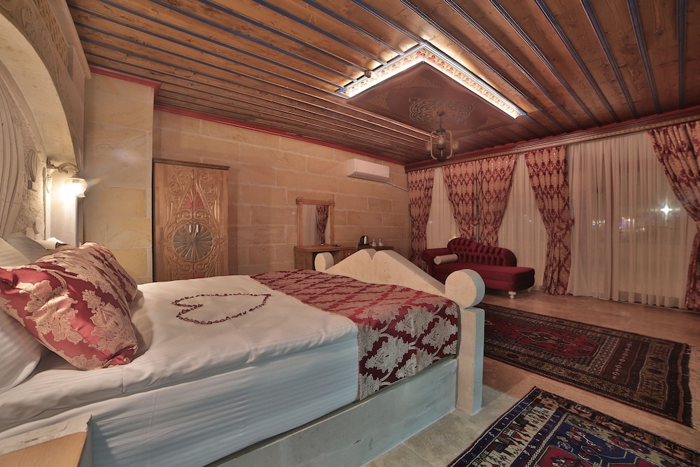 Honeymoon Room, Terrace, Mountain View photo 3