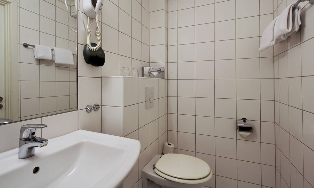 Junior Suite, Non Smoking - Photo 9