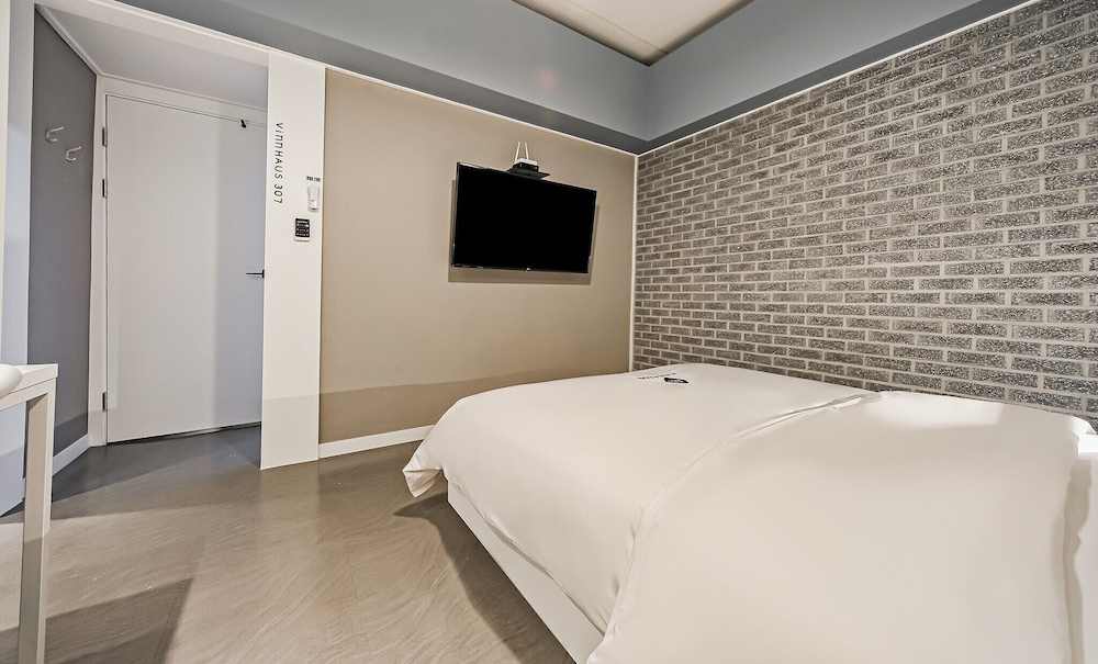 Premium Room - Photo 7