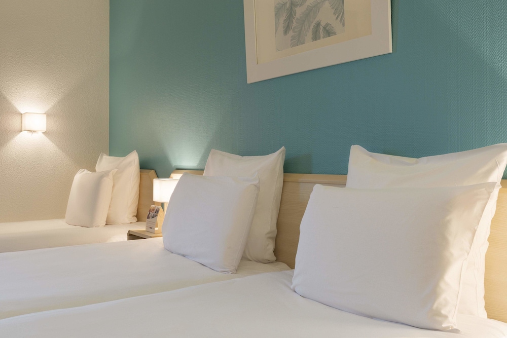 Standard Triple Room, 3 Twin Beds, Non Smoking - Photo 9