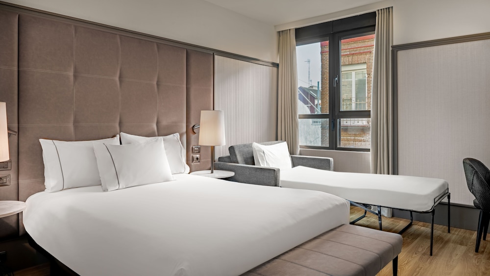 Triple Room, 1 Queen Bed with Sofa bed