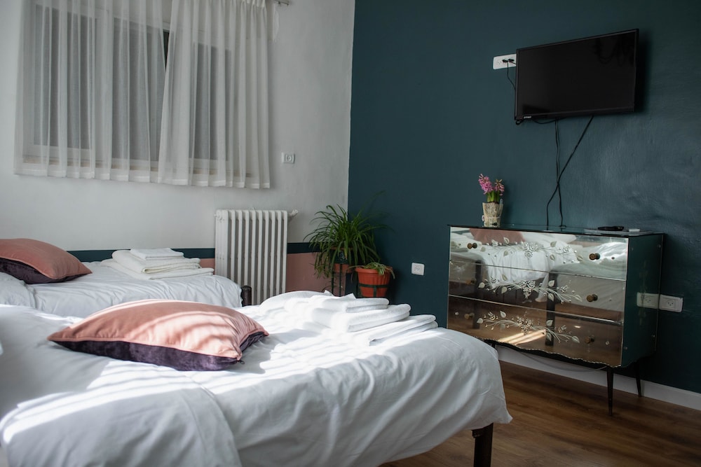 Basic Triple Room, 3 Twin Beds (Tzefania Hotel 303)