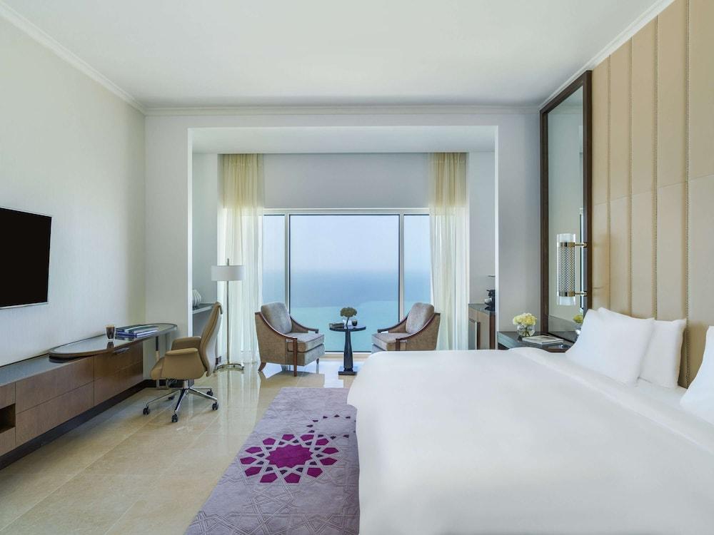 Deluxe Room, 1 King Bed, Sea View