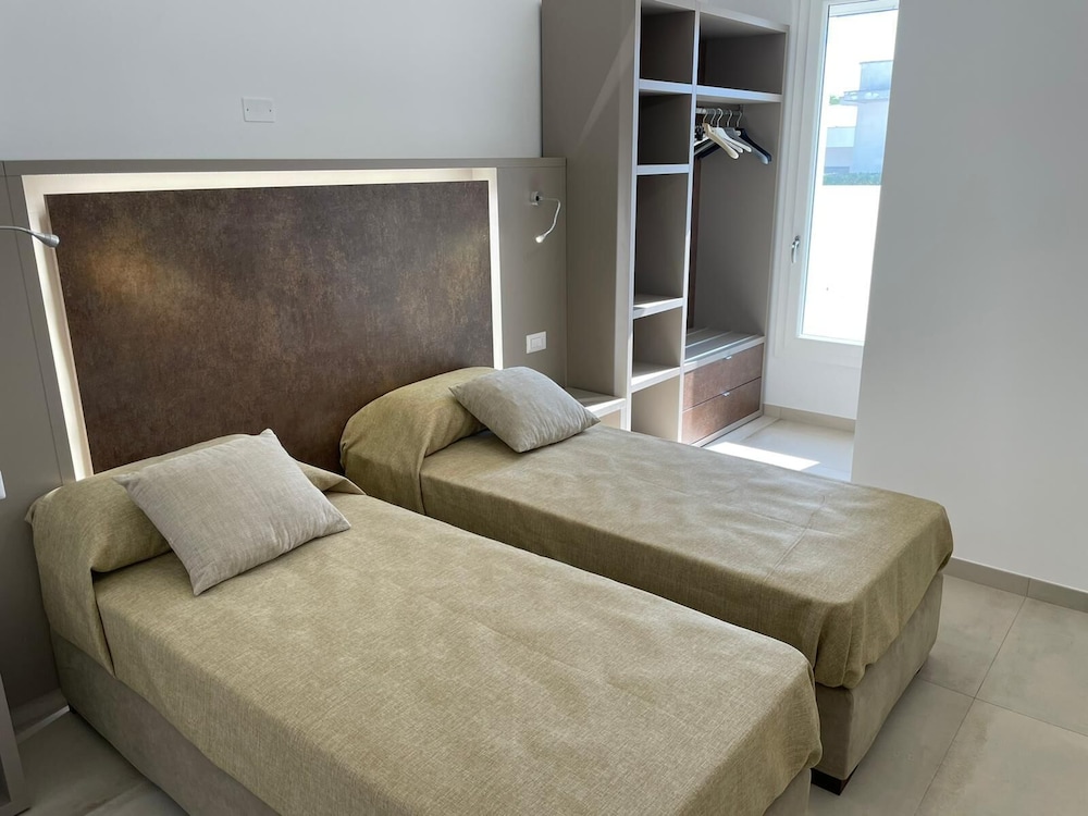 Luxury Apartment, 2 Bedrooms, Non Smoking, Pool View photo 3
