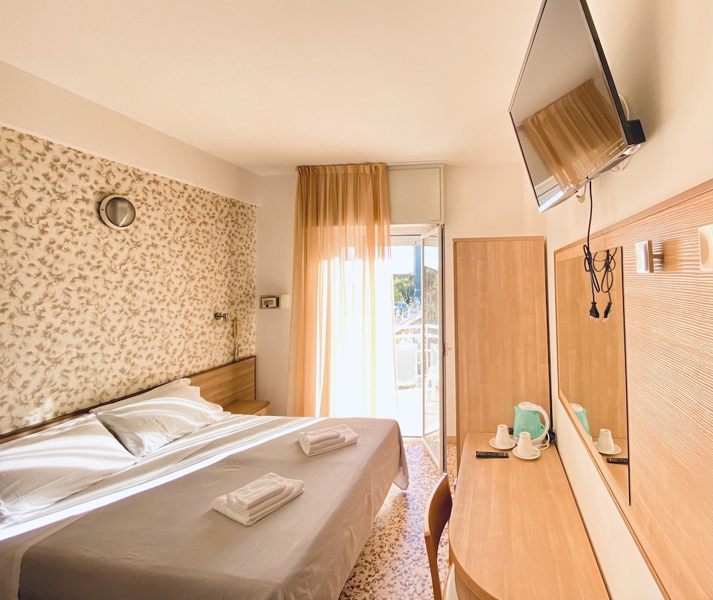 Deluxe Double or Twin Room, Air conditioning, Partial Sea View photo 1