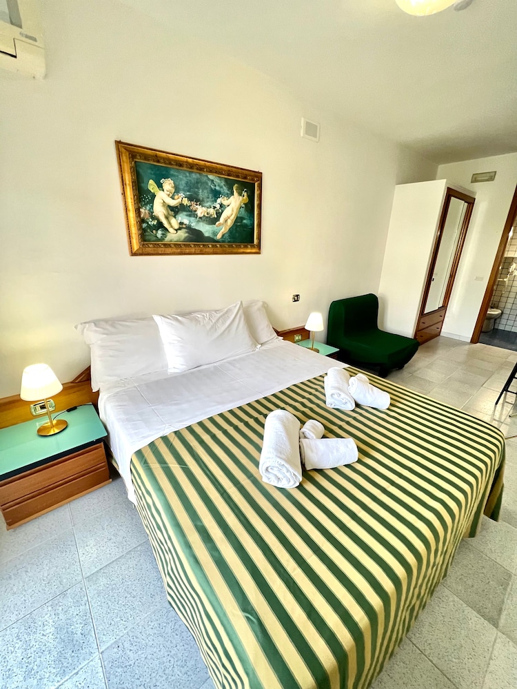 Standard Double or Twin Room photo 2