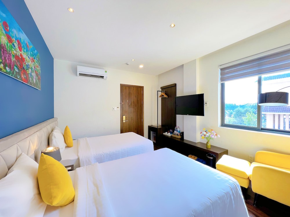 Deluxe Twin Room, City View - Photo 4