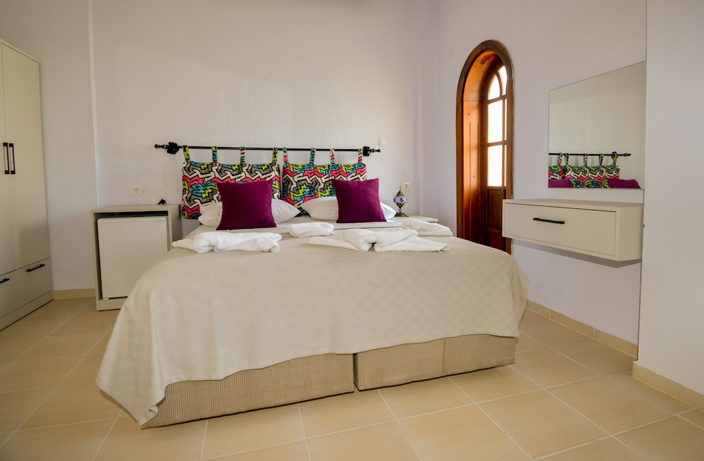 Superior Triple Room, Balcony - Photo 1