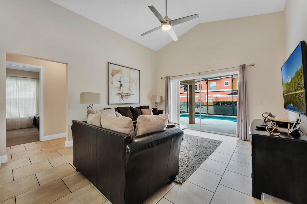 Lake Berkley Chic Home, 4 Bedrooms, Private Pool - Lake Berkley