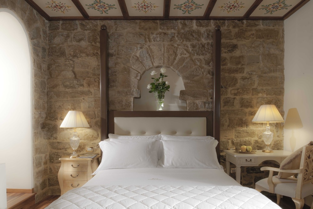 Deluxe Room (Tower Strozzi) thumbnail 6