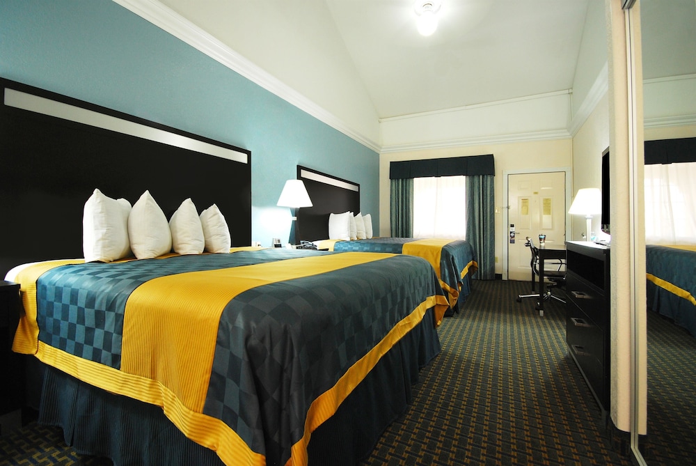 Room, 2 Queen Beds, Non Smoking photo 1