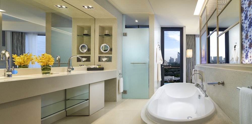 Deluxe Room, 1 King Bed, Pool View - Photo 6