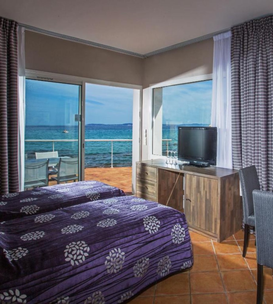 Twin Room, Balcony, Sea View photo 3