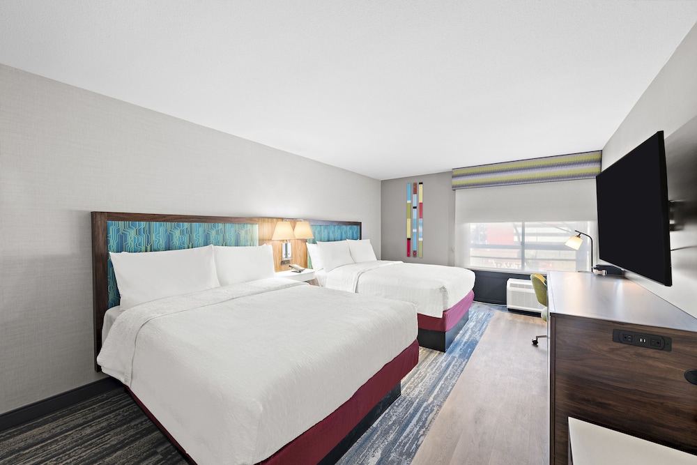 Room, 2 Queen Beds, Accessible (Mobility, Hearing, Roll-In Shower)