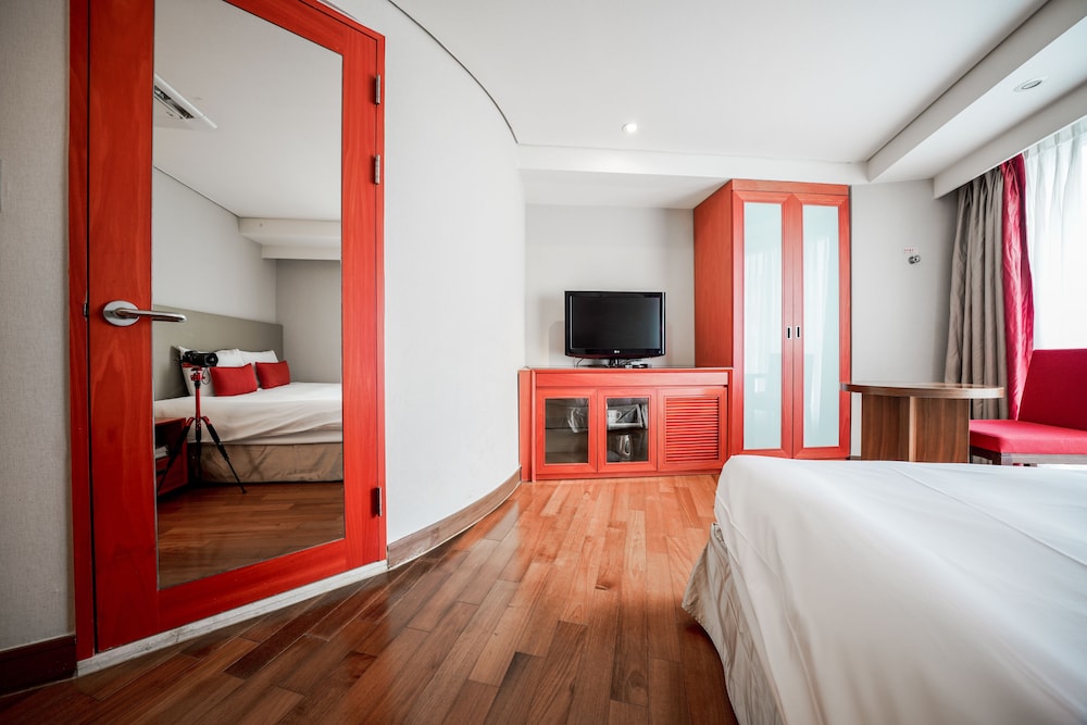 Corner Double Room (Myeong dong View) photo 3