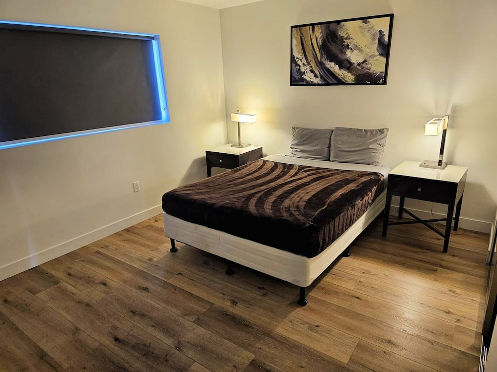 Premier Townhome, 5 Bedrooms