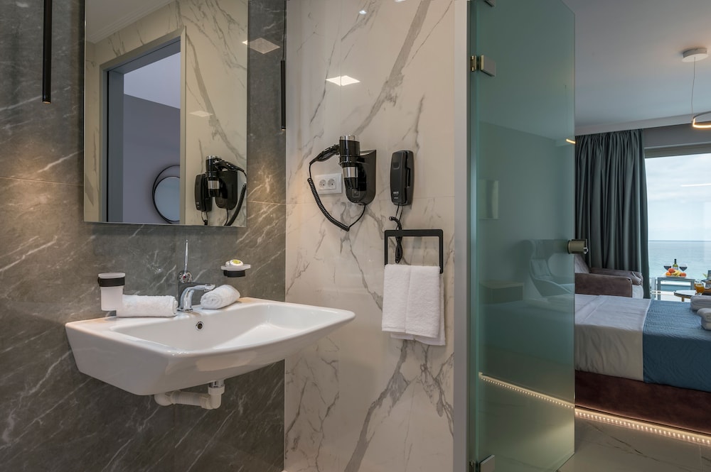 Blue Elephant - Adults Only, Billede 3
