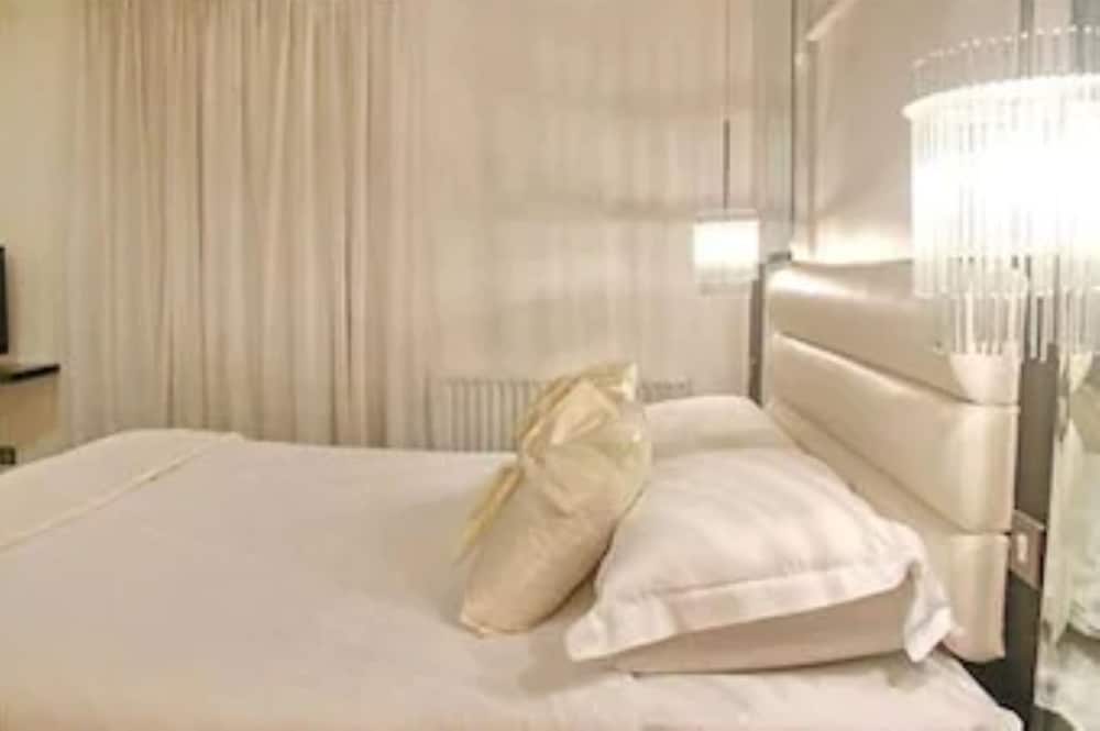 Twin Room - Photo 3