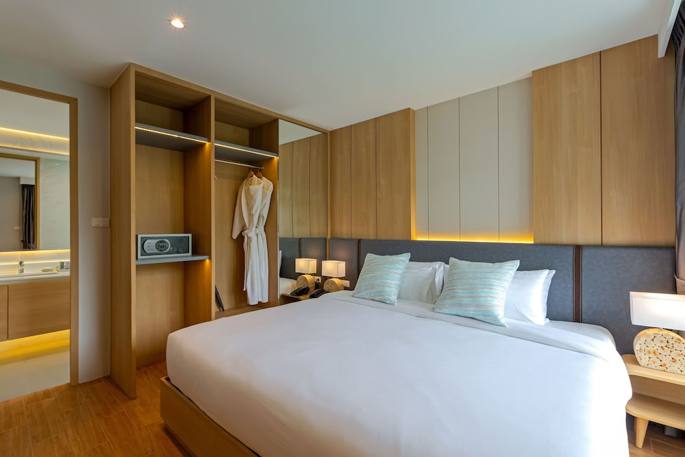 Family Suite, Multiple Beds (Premium, Outdoor Bathtub) photo 1