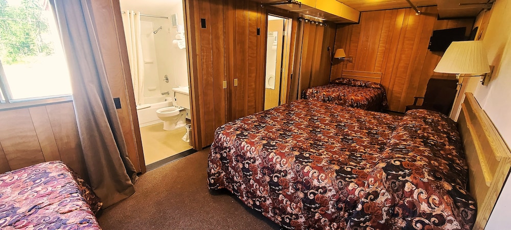 Family Suite, Multiple Beds, Non Smoking, Private Bathroom photo 1