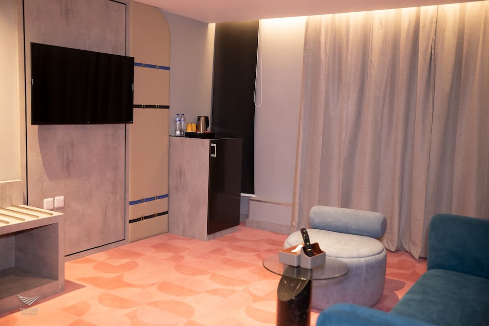 Business Suite - Photo 2