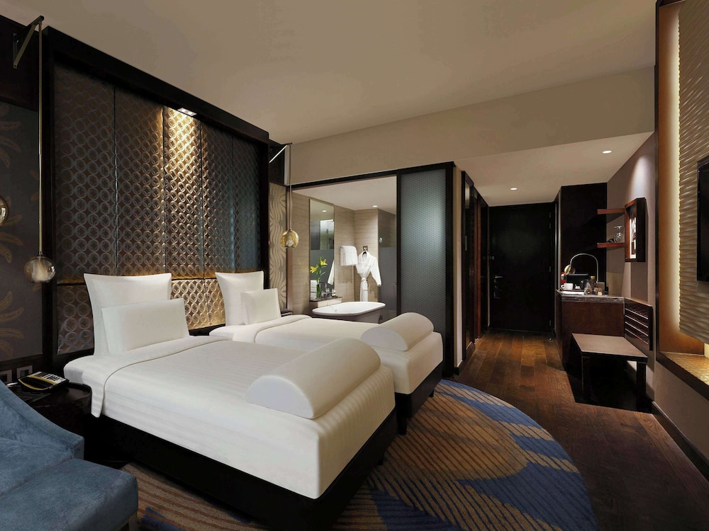 Executive Twin Room, 2 Twin Beds (City side)
