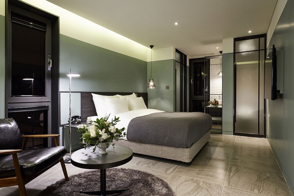Superior Double Room, City View photo 3