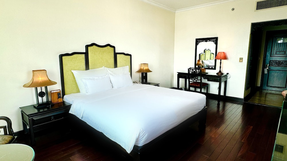 Deluxe Room, 1 Queen Bed, City View photo 2
