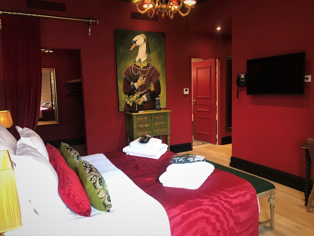 Executive Suite - Photo 1