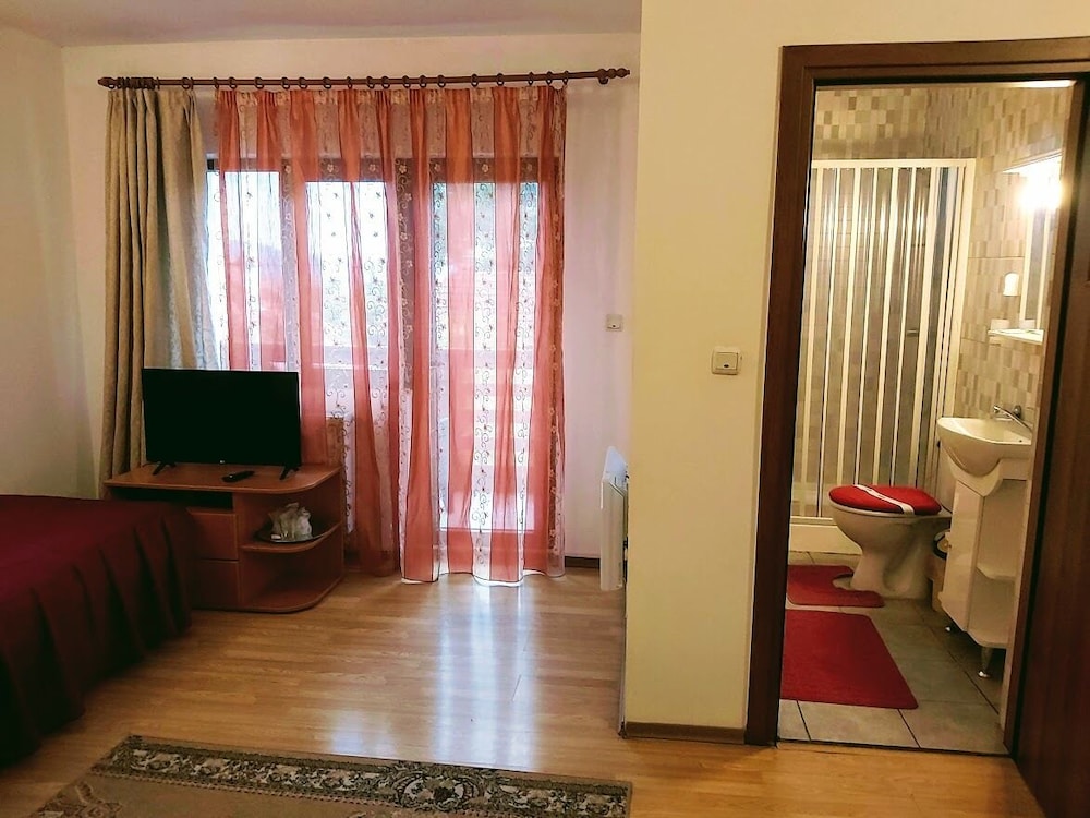 Economy Double Room Single Use, Mixed Dorm, Garden View photo 1