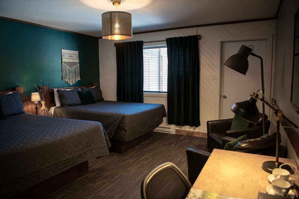 Comfort Room, 2 Queen Beds (Blizzard)