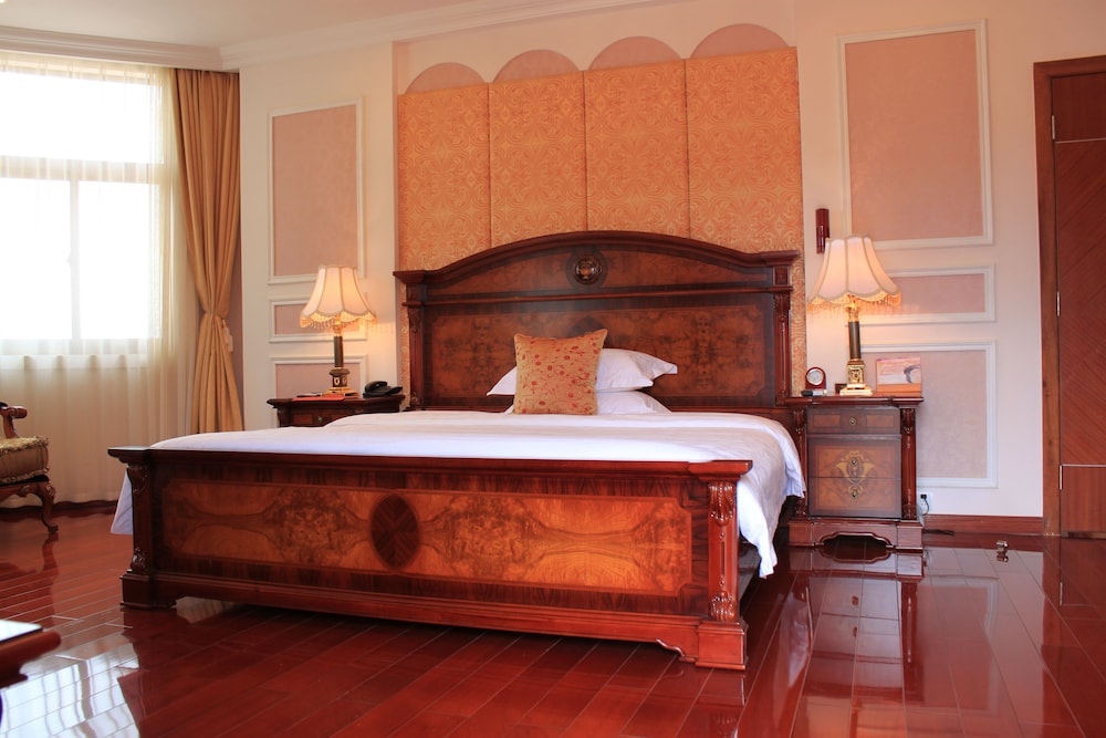 Deluxe Suite