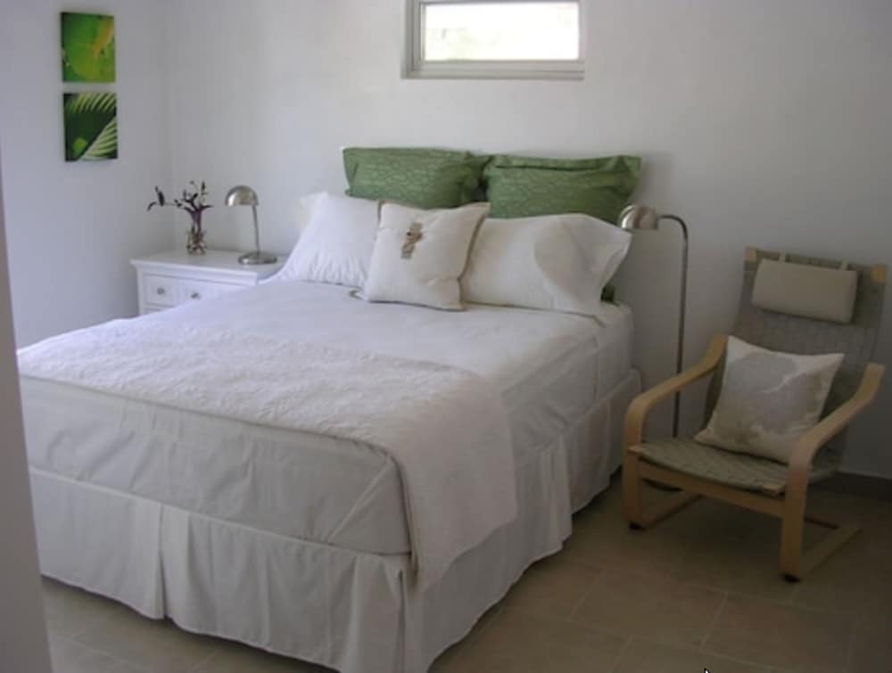 Standard Room, 1 Queen Bed photo 2