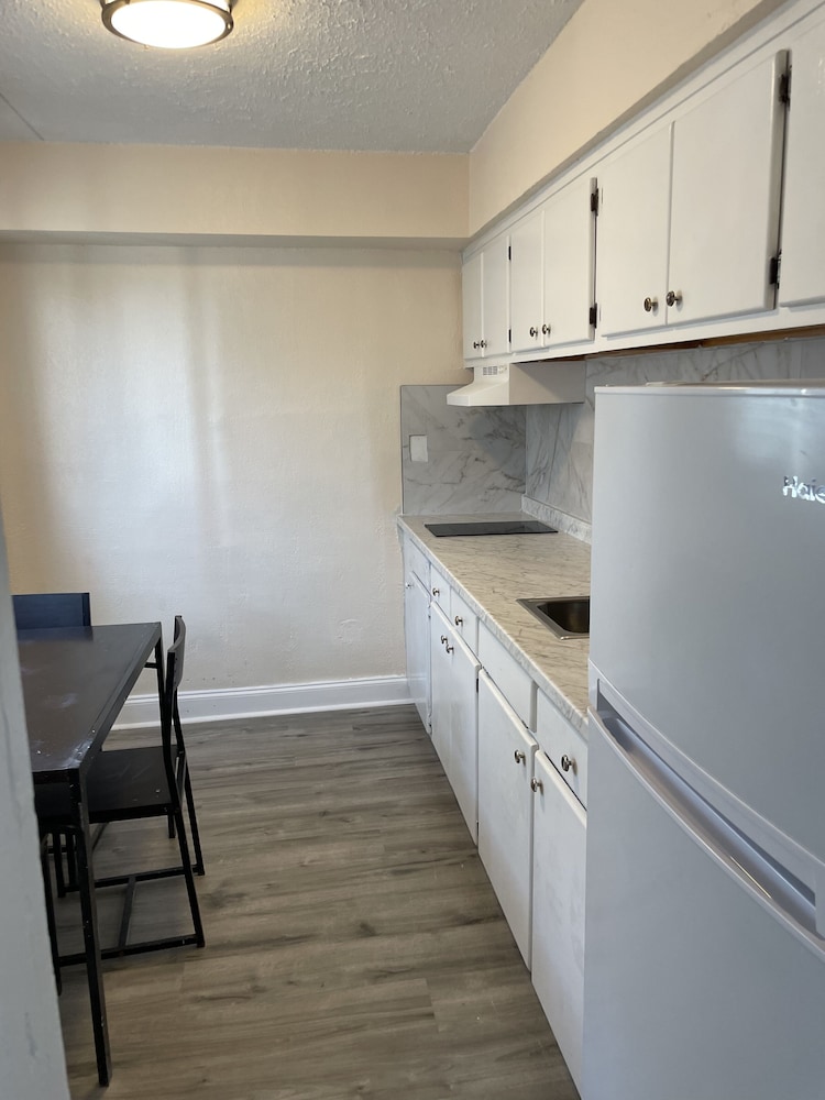 Room, 3 Double Beds, Non-Smoking, Kitchen photo 3