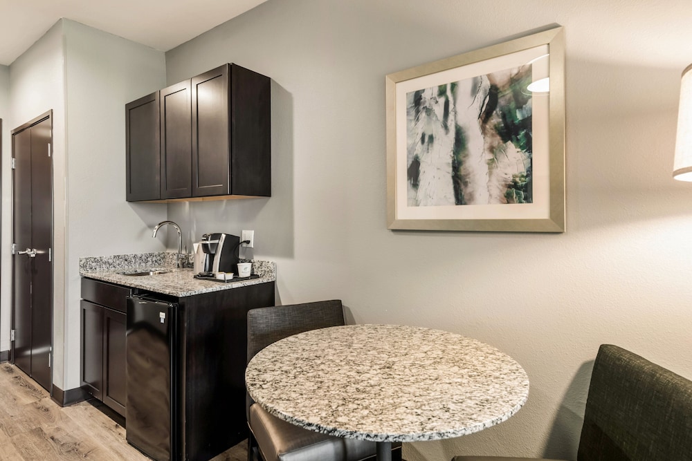 Suite, Multiple Beds photo 3