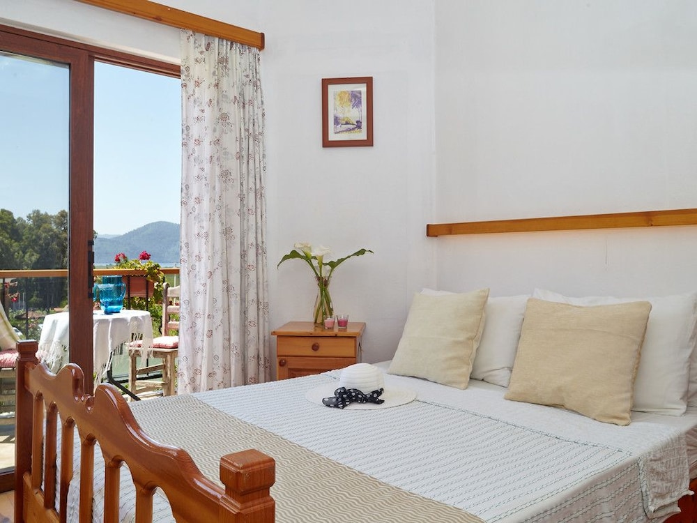 Villa, 2 Bedrooms, Fireplace photo 1